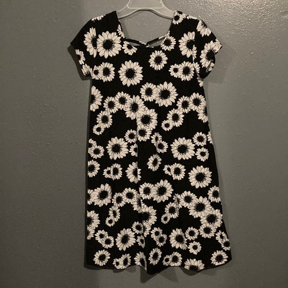 Short summer dress with flowers